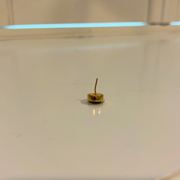 Stone stud earrings - Picture 4 of 4